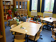 Auf dem Bild ist die Bibliothek zu sehen zu sehen.